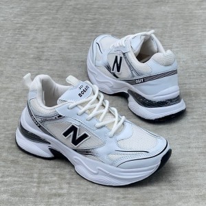حراج جذاب کفش اسپرت دخترانه زنانه مدل نیوبالانس  طرح کپسولی بادوام  و خاص رنگ سفید مشکی با ارسال رایگان