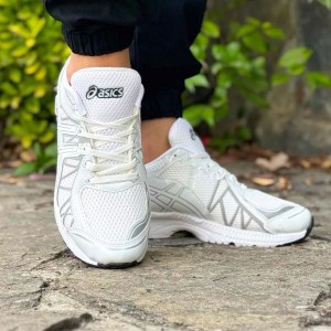 حراج پرطرفدار کفش کتونی اسپرت مردانه مدل اسیکس شیک وکلاسیک رنگ سفید طوسی با ارسال رایگان