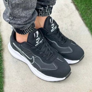 فروش خاص کفش اسپرت مردانه و پسرانه مدل نایک خوشپا و پرطرفدار رنگ سفید مشکی  با ارسال رایگان