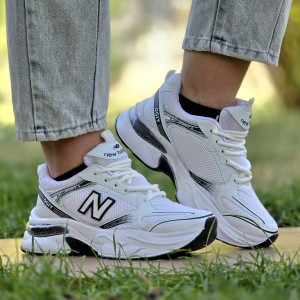 فروش فوق العاده کفش اسپرت دخترانه زنانه مدل نیوبالانس  طرح کپسولی شیک و پرفروش رنگ مشکی زیره سفیدبا ارسال رایگان