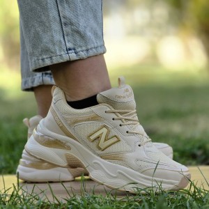 فروش جذاب کفش اسپرت دخترانه زنانه مدل نیوبالانس  طرح کپسولی  بادوام و کیفیت عالی رنگ سفید مشکی با ارسال رایگان