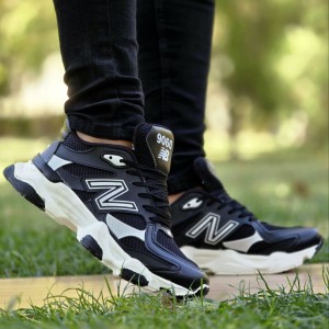فروش ویژه کفش کتونی اسپرت مردانه و پسرانه مدل نیوبالانس 9060 ساده و جذاب رنگ مشکی سفید با ارسال رایگان