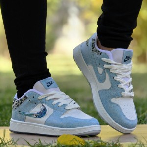 فروش ویژه کفش کتونی اسپرت نایک دراگون  زنانه و مردانه راحت و کلاسیک رنگ سفید و طوسی با ارسال رایگان