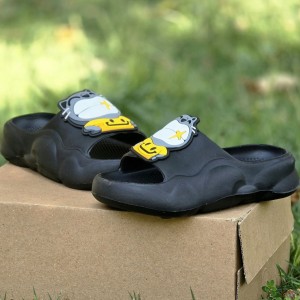 حراج باورنکردنی دمپایی صندل تابستانه  بچگانه  پسرانه زیره  کیفیت عالی  سبک و راحت  رنگ مشکی جدید و شیک  با ارسال رایگان