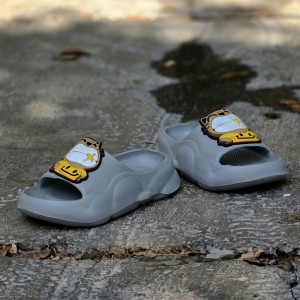 تخفیف باورنکردنی دمپایی صندل  بچگانه  کرومی عروسکی دخترانه پسرانه بامزه و راحت رنگ مشکی  با ارسال رایگان