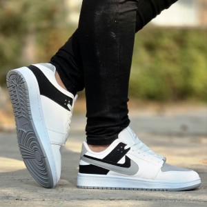 فروش عالی کفش  کتونی اسپرت مردانه پسرانه  مدل جردن دونایک (Nike Jordan)شیک و به روز رنگ مشکی سفید  باارسال رایگان