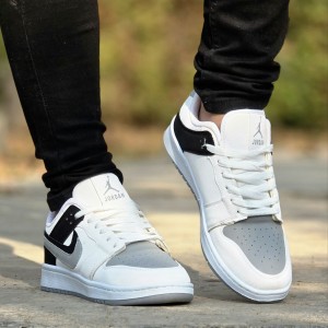 فروش عالی کفش  کتونی اسپرت مردانه پسرانه  مدل جردن دونایک (Nike Jordan)شیک و به روز رنگ مشکی سفید  باارسال رایگان