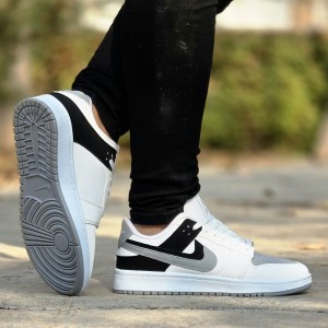 فروش عالی کفش  کتونی اسپرت مردانه پسرانه  مدل جردن دونایک (Nike Jordan)شیک و به روز رنگ مشکی سفید  باارسال رایگان