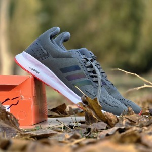 فروش بینظیرکفش کتونی اسپرت مردانه و پسرانه بزرگپا مدل  آدیداس اسپیسر زیبا و جذاب رنگ سفید مشکی باارسال رایگان