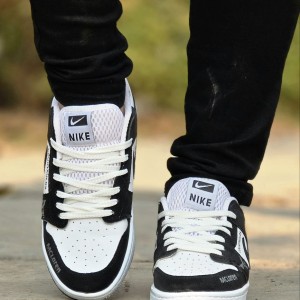 تخفیف فوق العاده کفش  کتونی اسپرت مردانه پسرانه  مدل جردن دونایک (Nike Jordan) زیبا و پرفروش رنگ سفید طوسی مشکی   باارسال رایگان