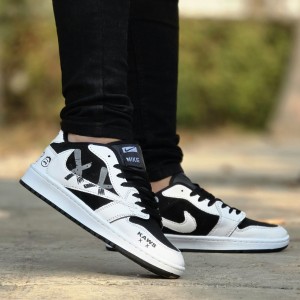 فروش عالی کفش  کتونی اسپرت مردانه پسرانه  نایک جردن وودو (Nike Jordan Voodoo) جدید رنگ سفید مشکی باارسال رایگان