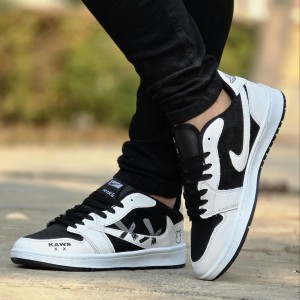 فروش خاص کفش  کتونی اسپرت مردانه پسرانه  نایک جردن وودو (Nike Jordan Voodoo) بسیار باکیفیت رنگ سفید مشکی  باارسال رایگان