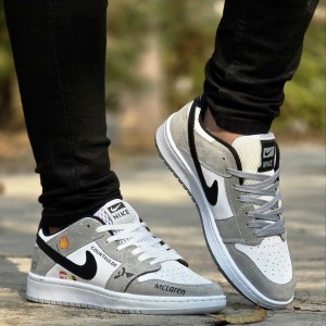 حراج کفش  کتونی اسپرت مردانه پسرانه  نایک جردن وودو (Nike Jordan Voodoo) راحت و سبک  رنگ سفیدطوسی مشکی  باارسال رایگان