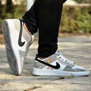 فروش خاص کفش  کتونی اسپرت مردانه پسرانه  نایک جردن وودو (Nike Jordan Voodoo) بسیار باکیفیت رنگ سفید مشکی  باارسال رایگان