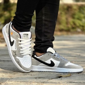 فروش خاص کفش  کتونی اسپرت مردانه پسرانه  نایک جردن وودو (Nike Jordan Voodoo) بسیار باکیفیت رنگ سفید مشکی  باارسال رایگان