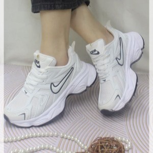 فروش ارزان کفش کتونی اسپرت زنانه دخترانه مدل نایک بادوام بالا رنگ سفیدطوسی با ارسال رایگان