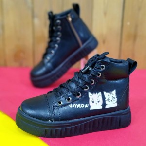 کفش  نیم بوت اسپرت بچگانه طرح گربه  رویه چرمی  ناز خوشگل و خاص مشکی 5223
