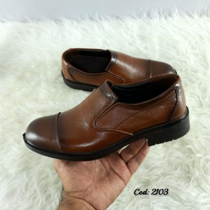 کفش مجلسی اداری مردانه زیره طبی چرم طبیعی روی خط دار جذاب و زیره نرم عسلی 2103