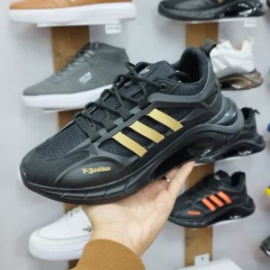 بروزترین کفش اسپرت کتونی  مردانه مدل آدیداس زیره کپسولی  بسیار  زیبا و راحت رنگ مشکی خردلی  کد 3608