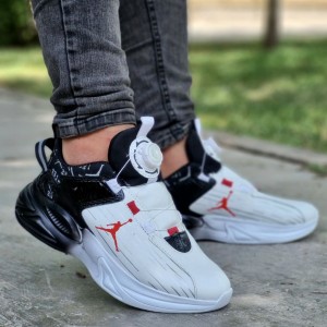 حراج ویژه کفش کتونی اسپرت مردانه و  پسررانه مدل نایک پمپی زیره پیو کپسولی رنگ سفید مشکی خوش پا و خوش فرم با ارسال رایگان