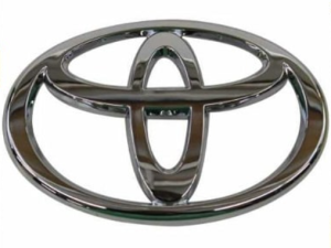 آرم جلو پنجره تویوتا