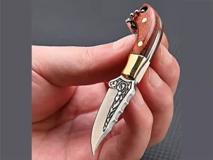 چاقو آنباکسینگ برنجی دارای کاور قابل آویز از دسته کلید Brass smallknife sharp self-defense unboxing