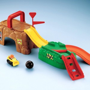 پارکینگ فیشر پرایس مدل Little People Wheelies