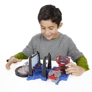 ست بازی اونجرز شامل هالک باستر و کاپیتان آمریکا