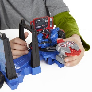 ست بازی اونجرز شامل هالک باستر و کاپیتان آمریکا