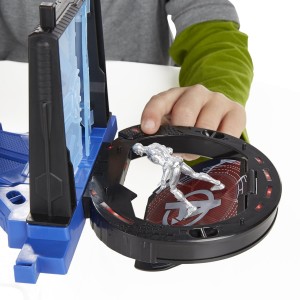 ست بازی اونجرز شامل هالک باستر و کاپیتان آمریکا