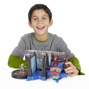 ست بازی اونجرز شامل هالک باستر و کاپیتان آمریکا