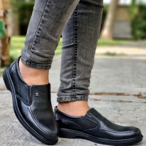 جدید ترین حراج  کفش چرم طبیعی مردانه و پسرانه رنگ مشکی یه کار مدرن و با کیفیت با ارسال رایگان