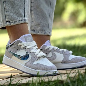تخفیف استثنایی کفش کتونی اسپرت ست نایک دراگون  زنانه و مردانه پرفروش رنگ طوسی سفید  با ارسال رایگان