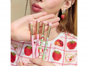 پک براش آرایشی توت فرنگی strawberry
