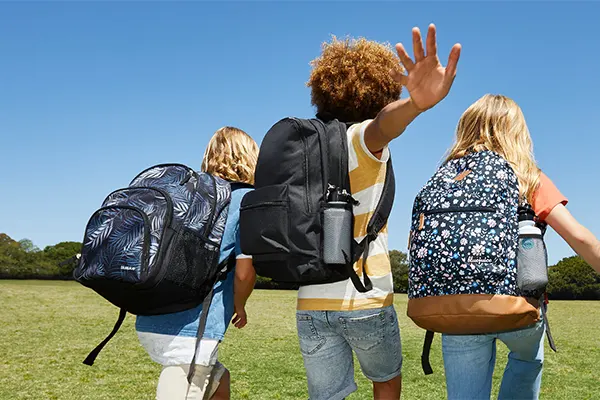 نحوه چیدمان وسایل داخل کوله پشتی مدرسه