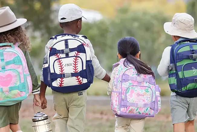 نحوه صحیح انداختن کوله پشتی و حمل کیف مدرسه