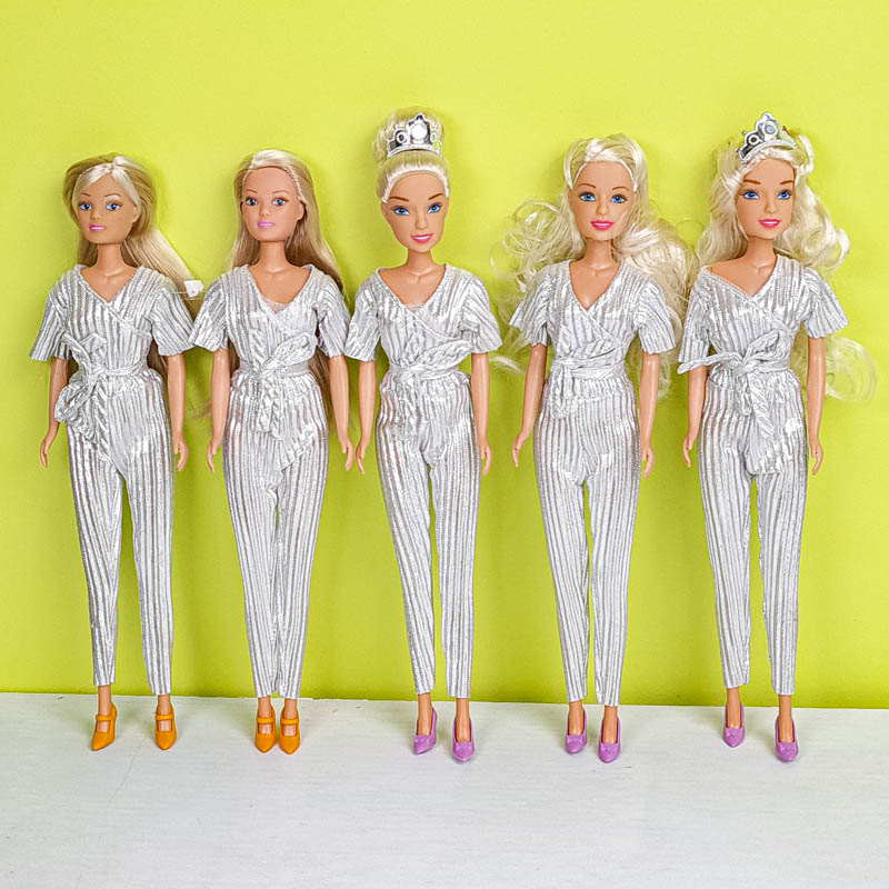عروسک باربی با لباس اورال نقره ای مو طلایی تک عددی کد P/HC06/B