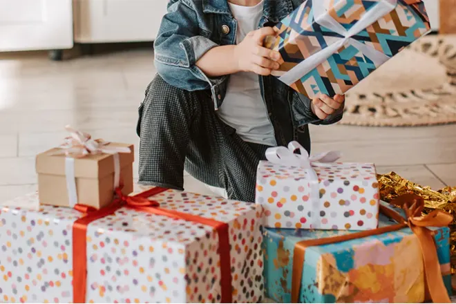 بهترین کادو تولد برای کودکان به تفکیک سن [پسرانه و دخترانه]