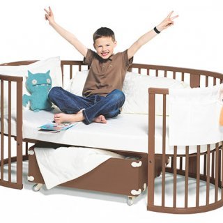 تخت و ميز تعويض چند كاره چوبی stokke