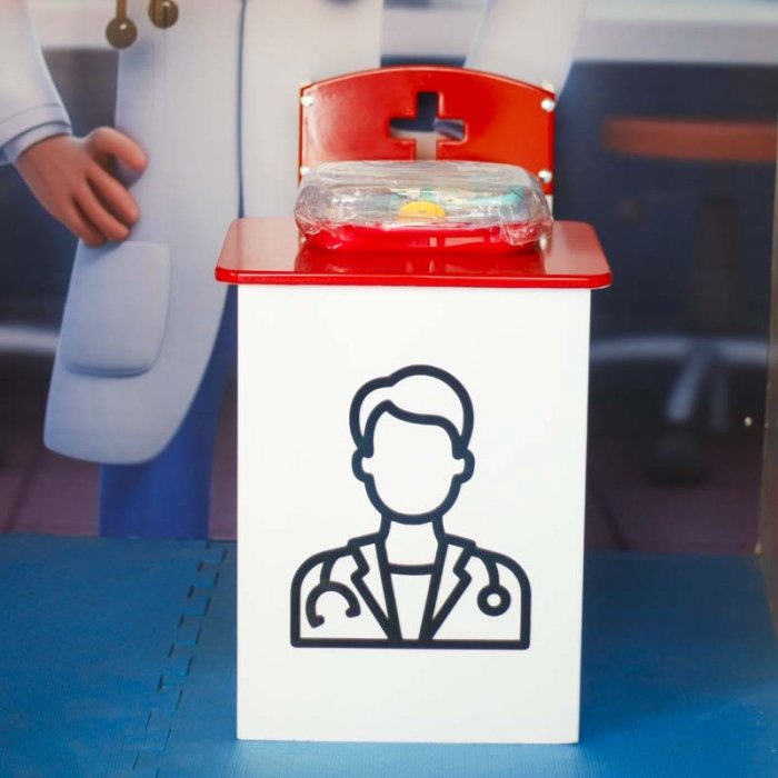 اسباب بازی مشاغل مدل میز و صندلی پزشکی کد 6181399