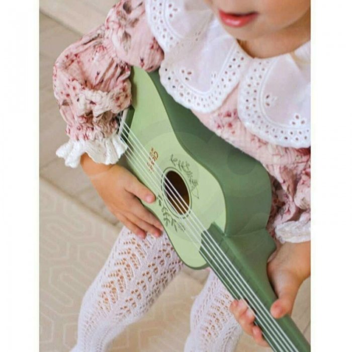 اسباب بازی گیتار چوبی سبز کلاسیک ورلد Vintage Guitar classic world کد 40577