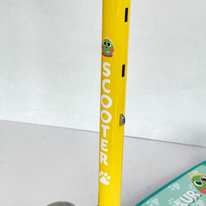 اسکوتر کودک چراغدار مدل دایناسور سبز کد P/806/SA