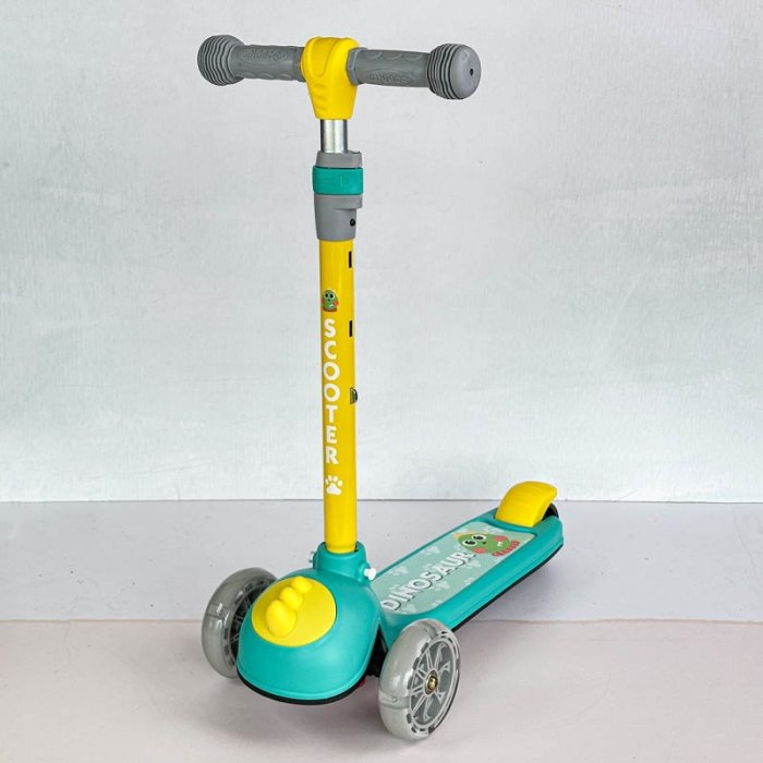 اسکوتر کودک چراغدار مدل دایناسور سبز کد P/806/SA