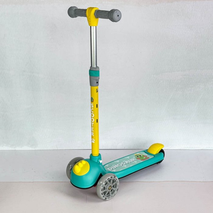 اسکوتر کودک چراغدار مدل دایناسور سبز کد P/806/SA