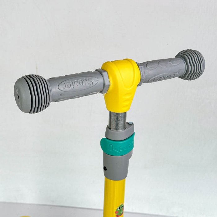 اسکوتر کودک چراغدار مدل دایناسور سبز کد P/806/SA