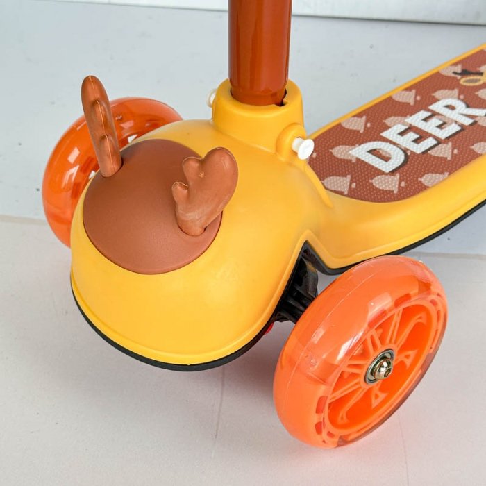 اسکوتر کودک چراغدار مدل گوزن نارنجی کد P/806/NA