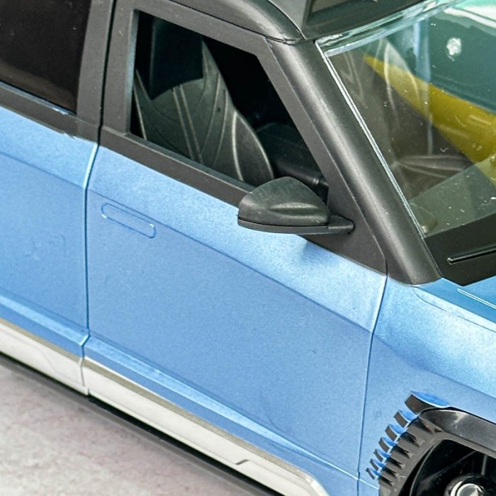 ماشین کنترلی شارژی رنگ آبی مدل P/2155/AB