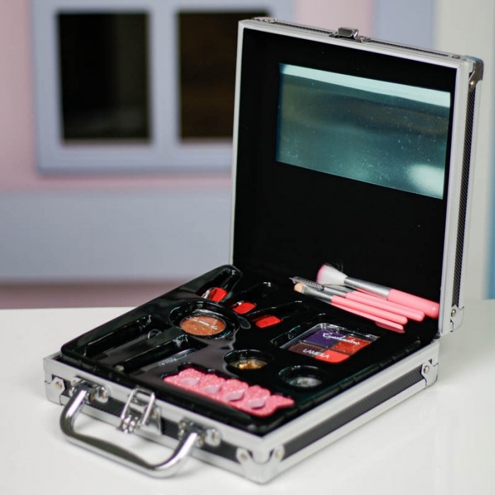 ست لوازم آرایشی کودک چمدانی کد FT2098