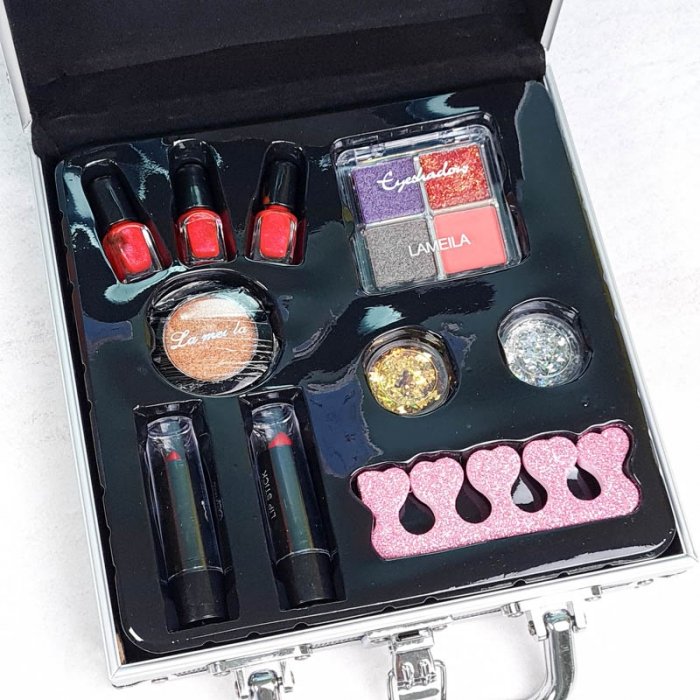 ست لوازم آرایشی کودک چمدانی کد FT2098