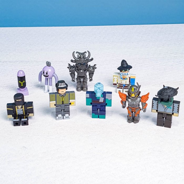 فیگور 8 عددی  روبلاکس ROBLOX با اکسسوری کد 6769372